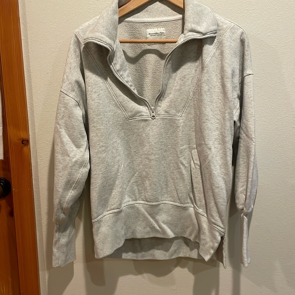 Abercrombie & Fitch pullover sweatshirt